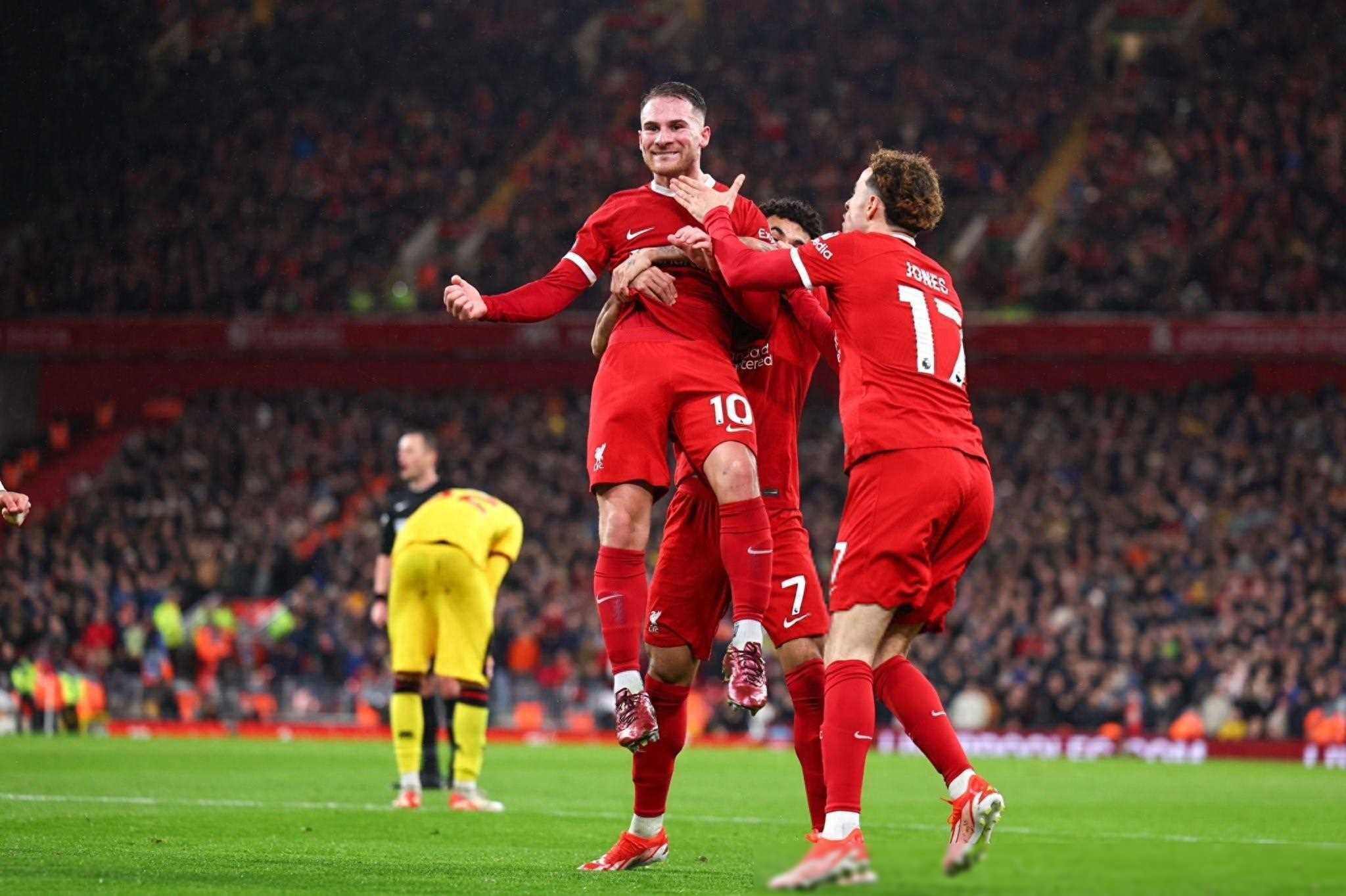  亚洲杯决赛爆出冷门！巴黎圣日耳曼险胜纽约尼克斯，争冠形势突变